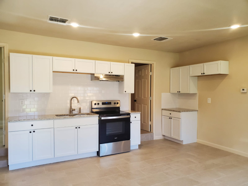 San Antonio House: 118 Esmeralda Dr