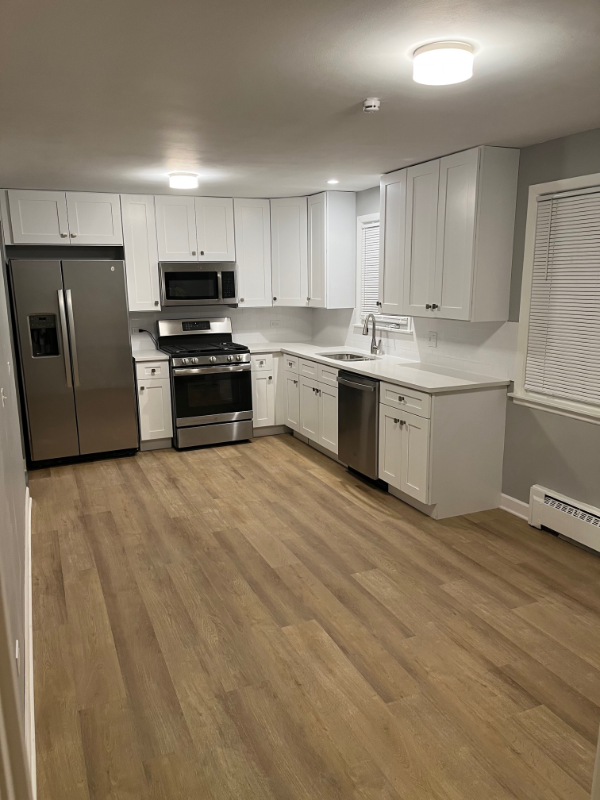 Harwood Heights Apartment: 4600 N. Sayre Ave.