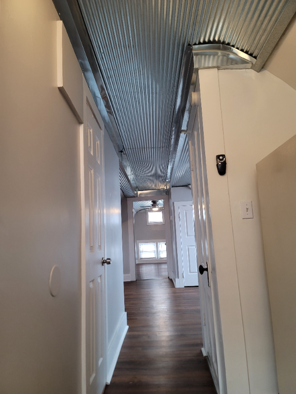 New Albany House: 1940 Center St
