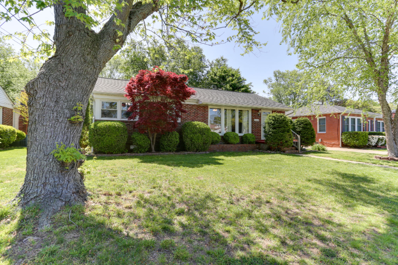 Hampton House: 1516 Denton Dr