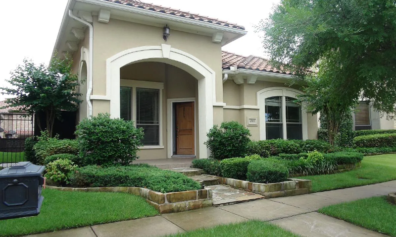 Irving House: 6783 San Fernando