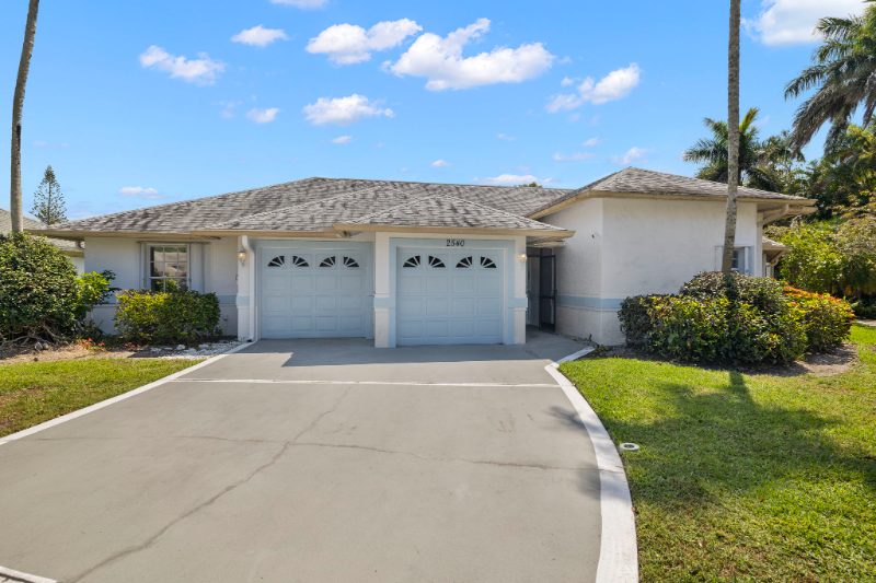 Naples House: 2540 Royal Palm Court