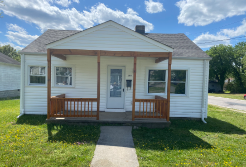 Petetsburg House: 300 Summit St