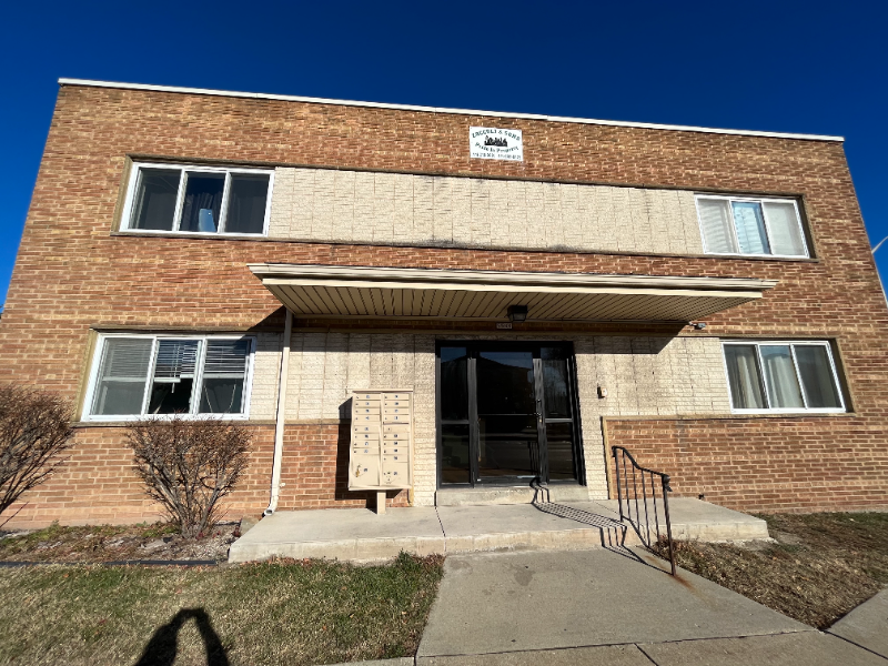 West Allis Apartment: 5506 W Lincoln Ave