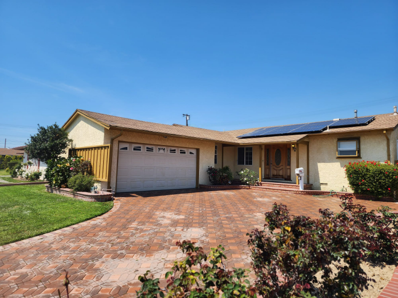 Gardena House: 2915 West 138 ST