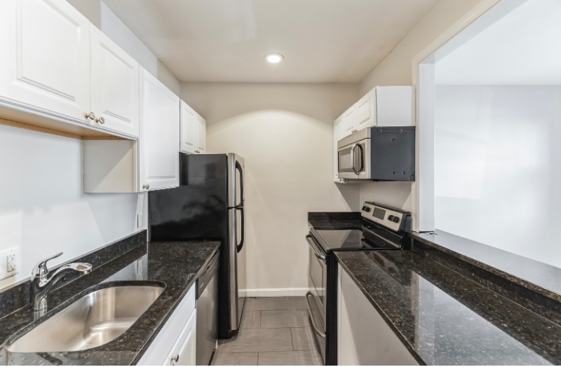 Boston Apartment: 202 H st