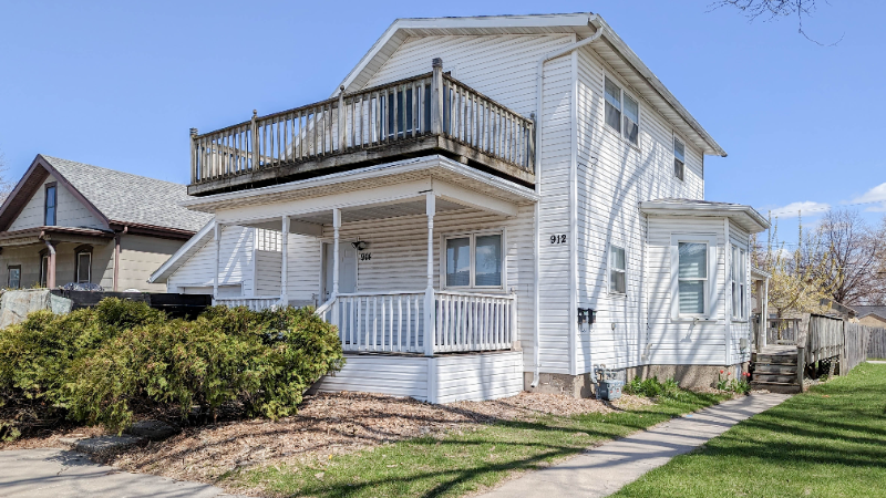 Green Bay Apartment: 914 Gallagher Street