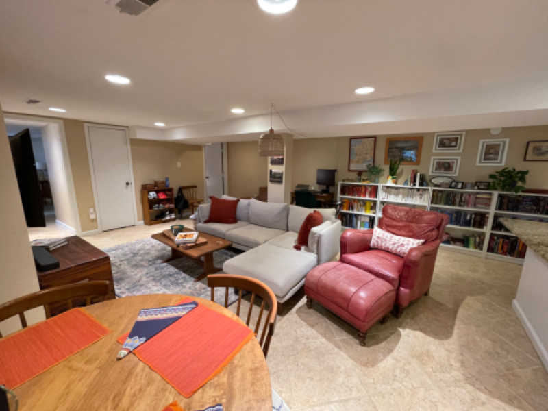 Washington Apartment: 1425 Allison St NW