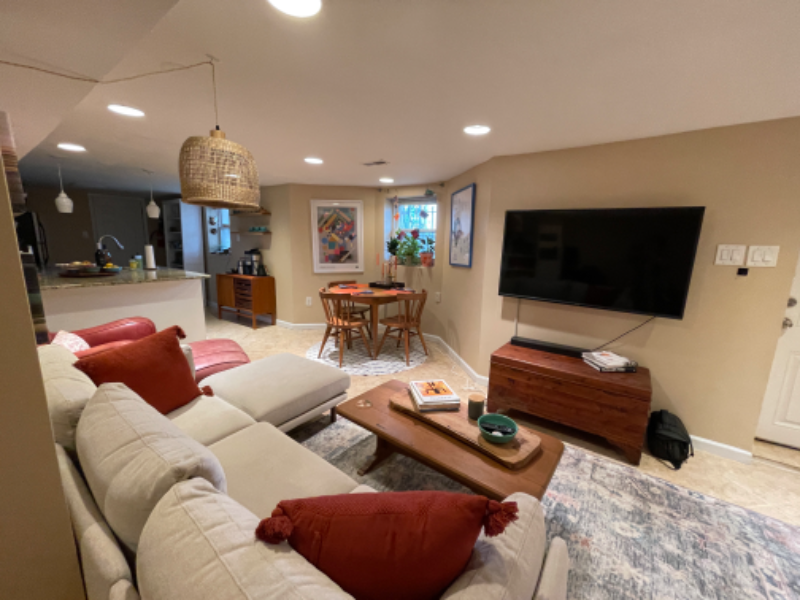 Washington Apartment: 1425 Allison St NW