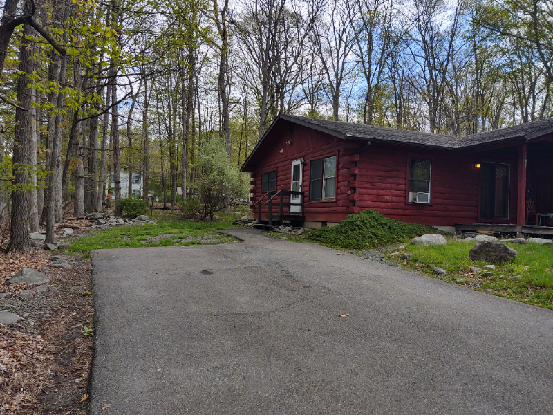 East Stroudsburg House: 206 Sellersville Dr, East Stroudsburg PA