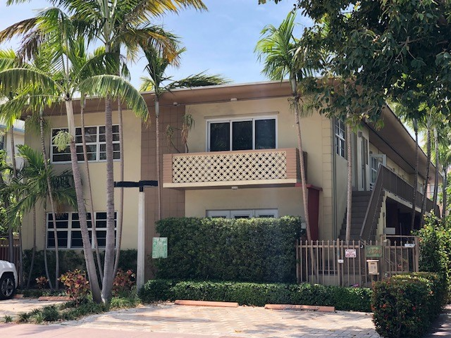 Miami Beach Apartment: 1228 Pennsylvania Ave