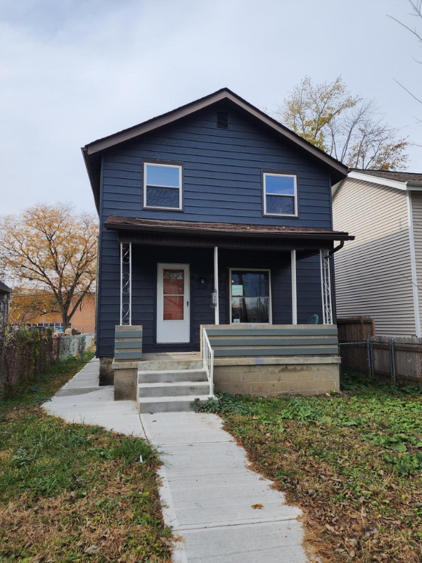 Columbus House: 133 Schultz Ave
