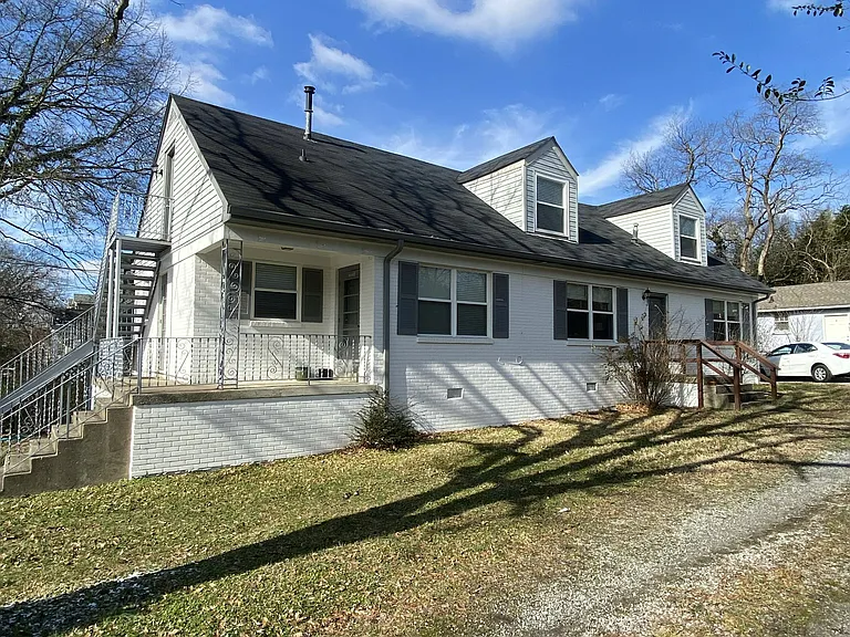 Nashville House: 1902 Sweetbriar Ave