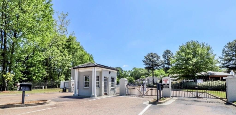 Oxford House: 1802 Jackson Ave West