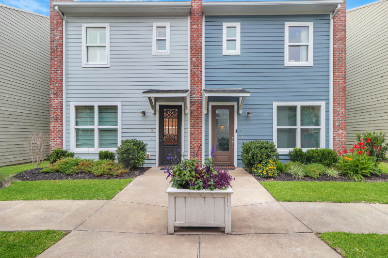 Lake Charles Townhome: 515 Division St