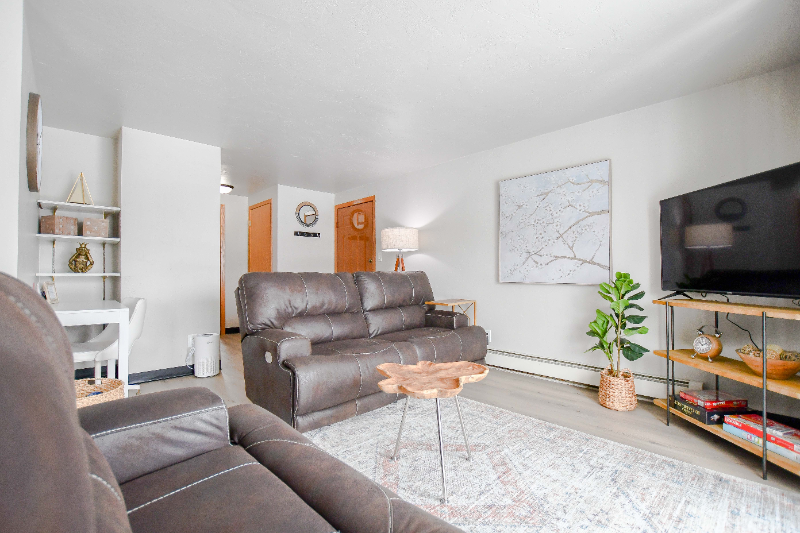 Green Bay Apartment: 1856 Verlin Rd