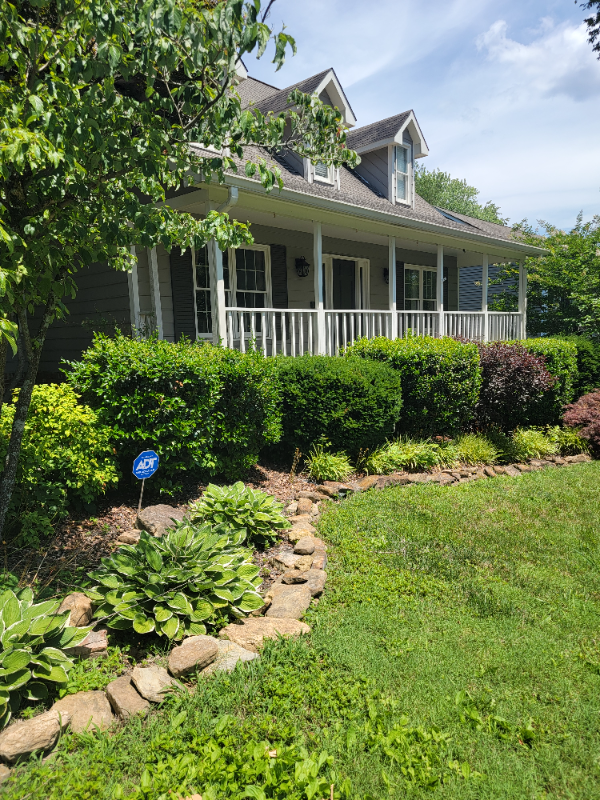 Farragut House: 712 E Fox Den Dr