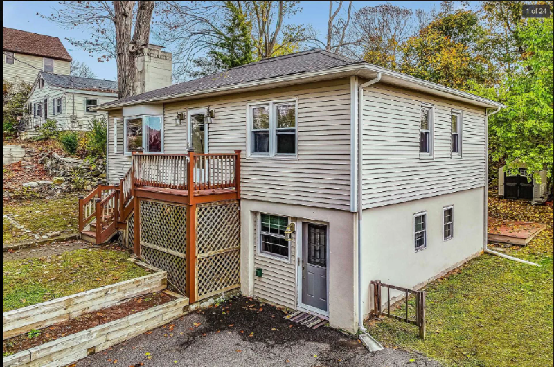 Carmel House: 11 Darien Road
