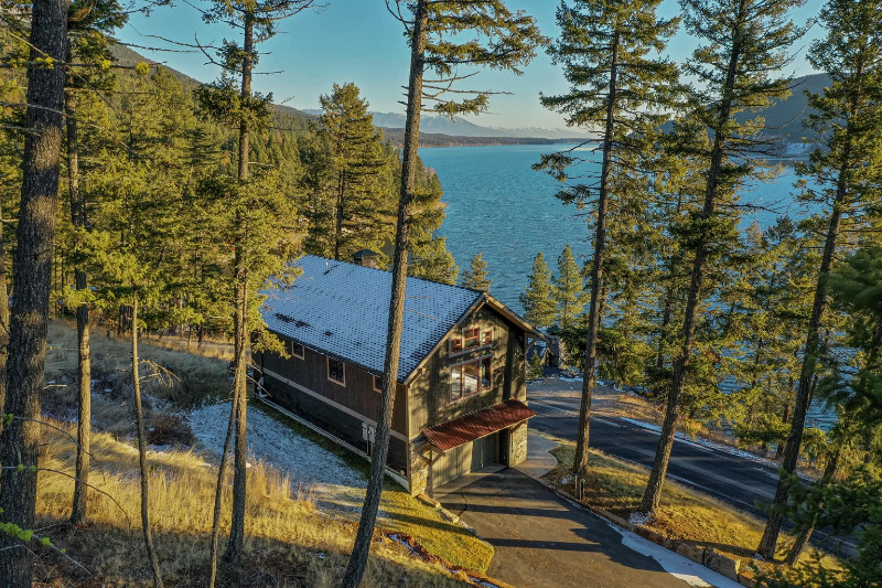 Whitefish House: 3621 E Lakeshore Dr