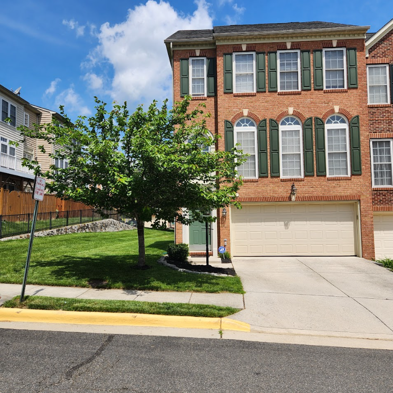 Lorton Townhome: 8400 Chaucer House Court