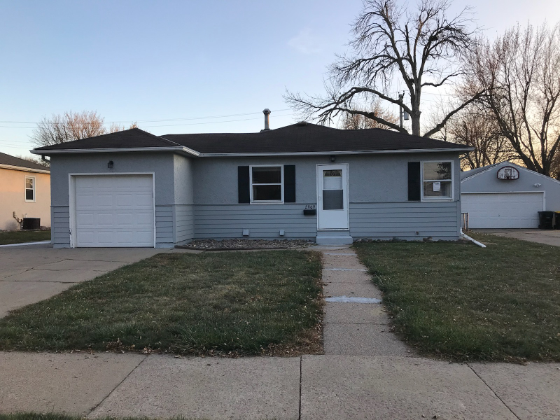 Sioux Falls House: 2909 E Claudette Dr