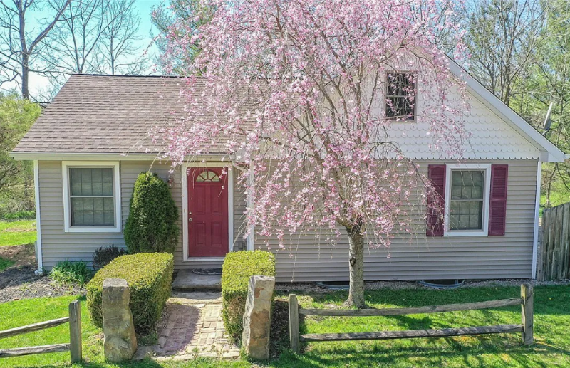 Hinckley House: 835 Bellus
