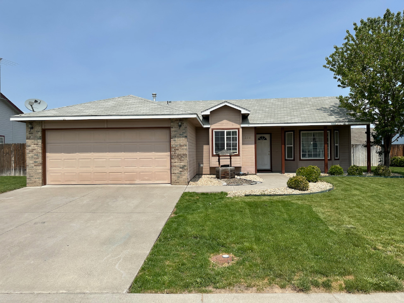 Mountain Home House: 270 E 15th N