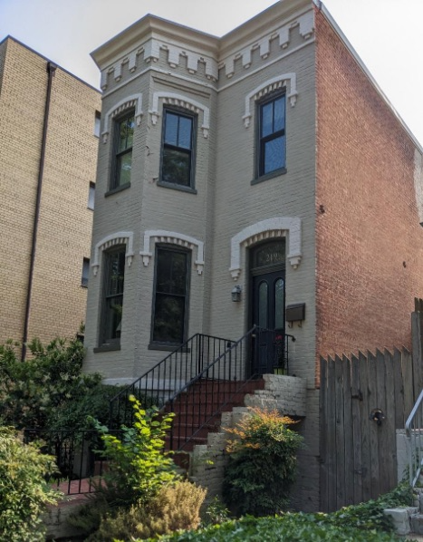 Washington House: 219 Third St NE