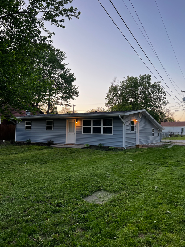 Springfield House: 1477 E Lindberg St