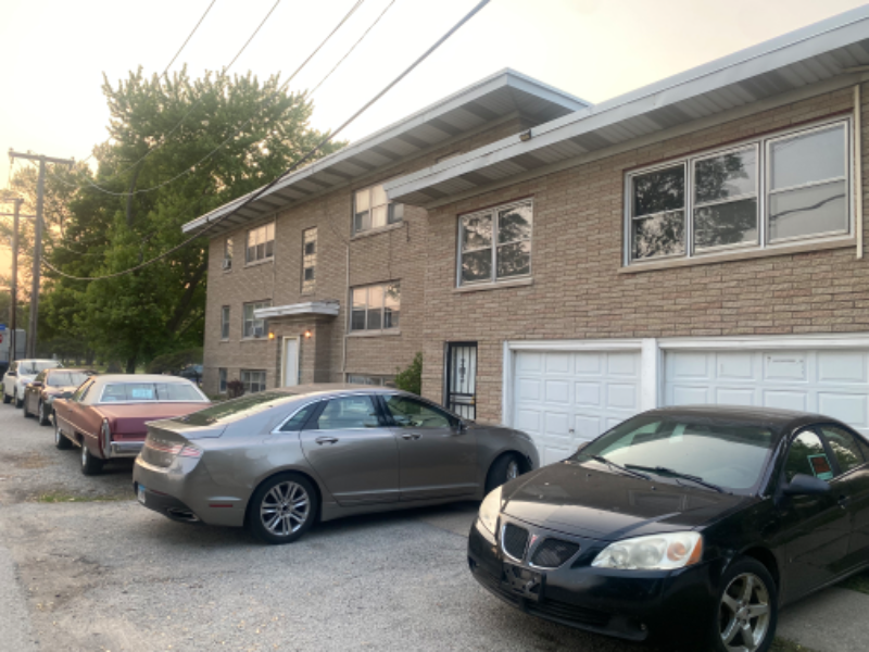 Calumet city Apartment: 1069 burnham ave