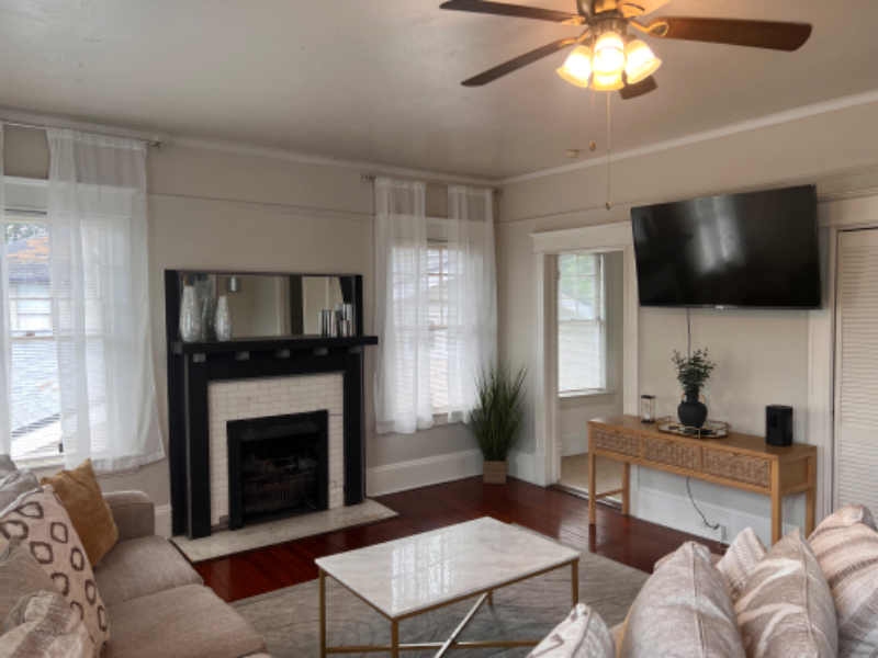 Jacksonville House: 2533 post streets