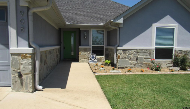 Bullard House: 908 Ella St