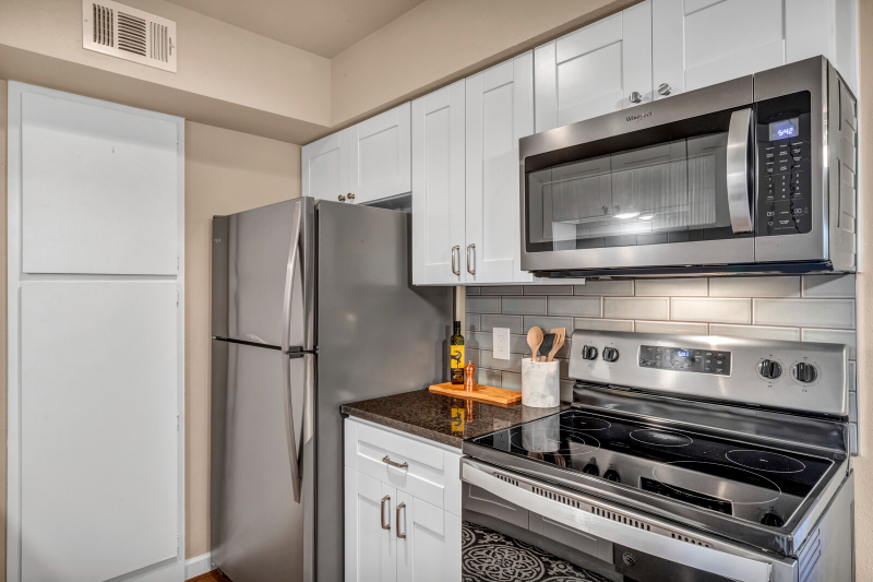 Blanco Apartment: 525 Jones Avenue
