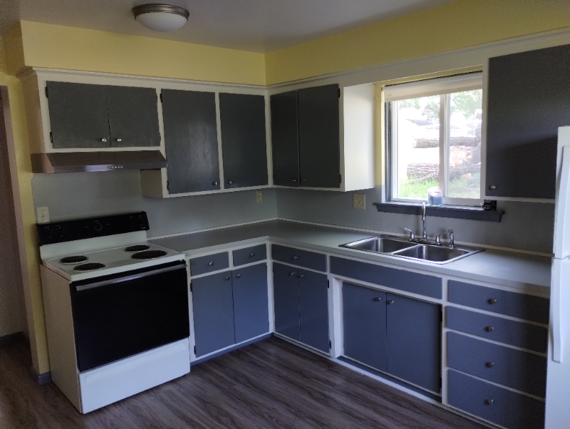 Braham Apartment: 320 4th ST SE