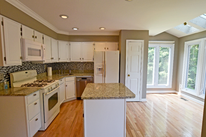 Alexandria House: 6084 Joust Lane
