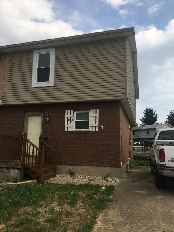 Radcliff House: 703 Brian Ct, Radcliff KY