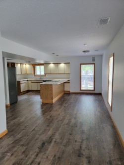 Erie Apartment: 955 w 10th st 2nd fl