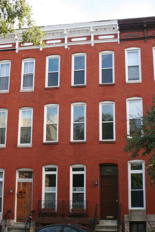Baltimore Townhome: 841 Hollins St