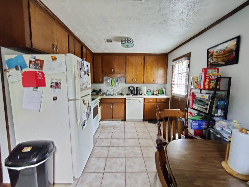 Auburn House: 900 E Magnolia Ave