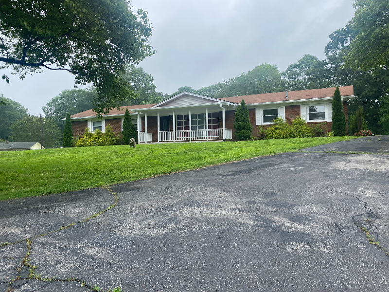 Charlotte House: 224 Park Circle