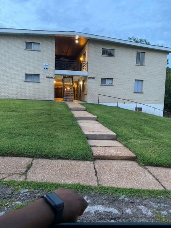 Saint Louis Apartment: 7121-7159 Lexington Avenue