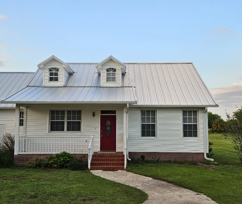Okeechobee House: 5785 US Highway 441 SE