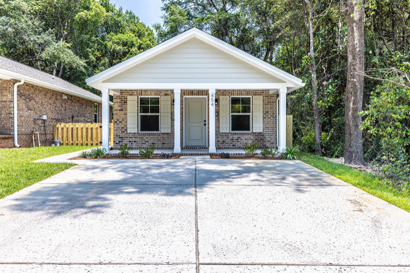 Niceville House: 454 Reeves Street