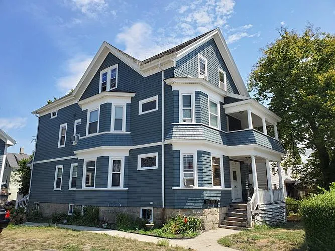 Fall river House: 136 New Boston