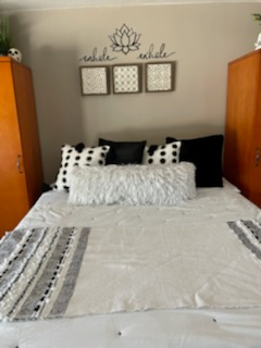 Leeds House: 1 Rainbow Ln