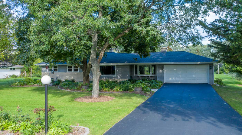 Mequon House: 10254 N Sunnycrest Drive