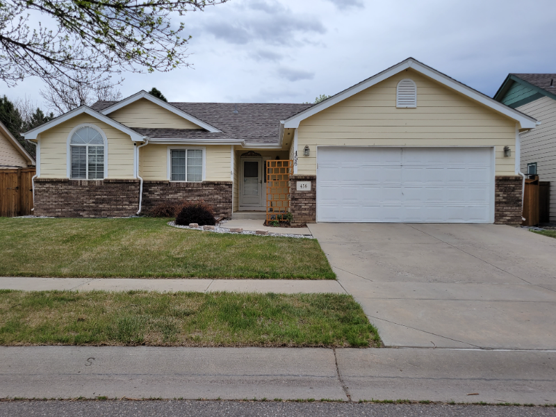 Loveland House: 456 Lavastone Ave