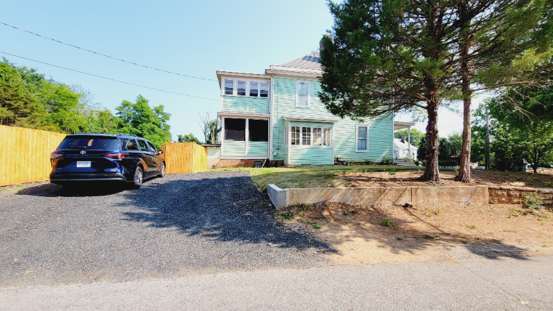 Lynchburg House: 1003 Rivermont Avenue