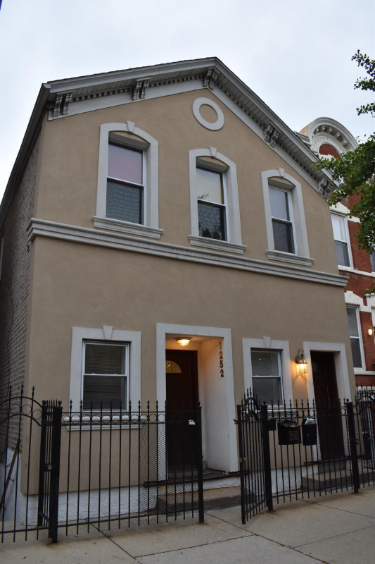 Chicago Apartment: 1252 N Greenview Ave