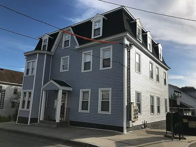 webster Apartment: 24 mechanic street